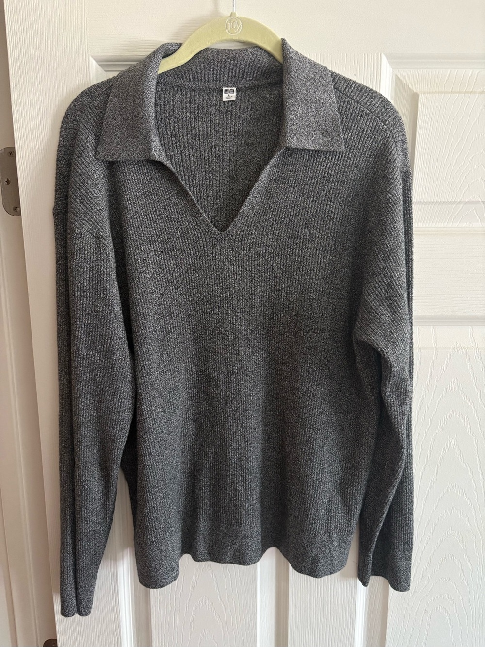 Uniqlo pullover cardigan v neck collared gray classic comfy women's L